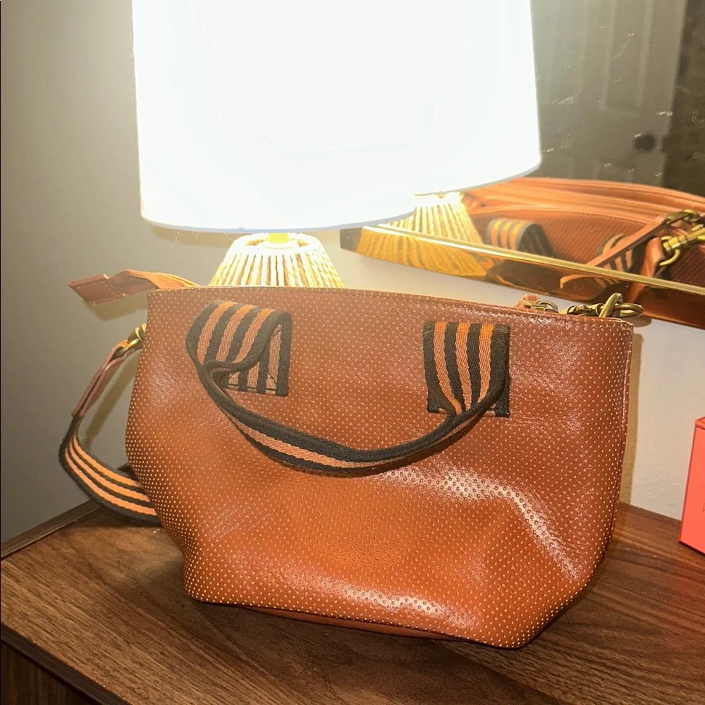 Universal Thread Women’s Crossbody Bag - Picture 3 of 4